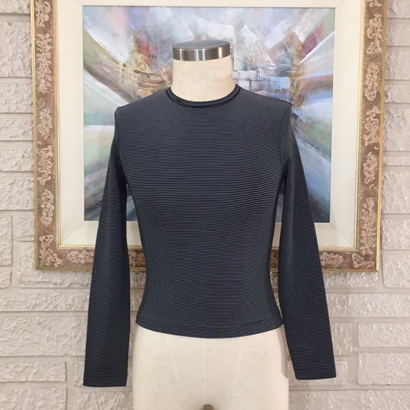 🌹Excursion Pin Striped Crew Neckline Stretch Top - Picture 5 of 9